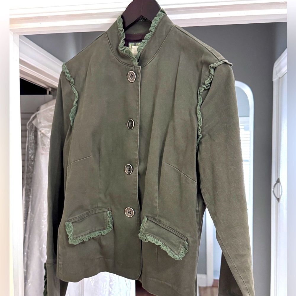 🌿  Vintage Olive Green Jacket with Lace Trim – Romantic Utility Vibes! ✨ 🌿